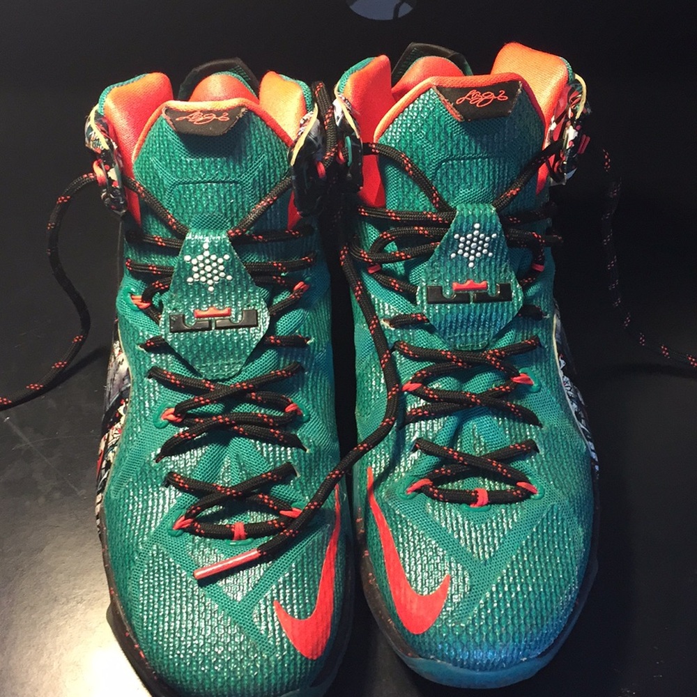 Lebron 12 Christmas